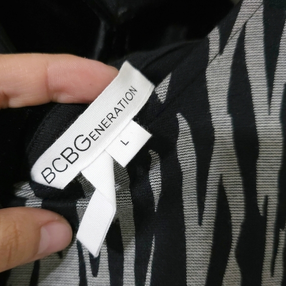 BCBGENERATION Black Grey Zebra Print Vneck Fitted Long Sleeve Mini Dress L - Picture 12 of 16